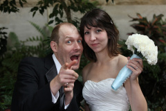 Hochzeitsfoto-Shooting mit Katja und Lincoln Cushman auf dem Gelaende der University of Western Ontario, London; Ivey Haus